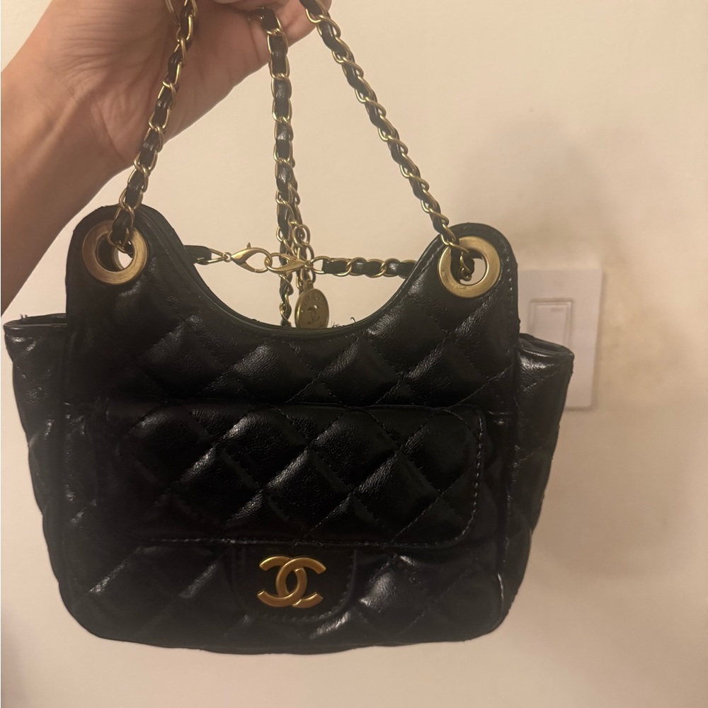 Designer inspired-Black Croc-Embossed Chain Bag